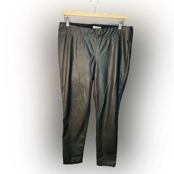 Max Studio faux leather leggings/ pull on pants XL - Picture 3 of 10